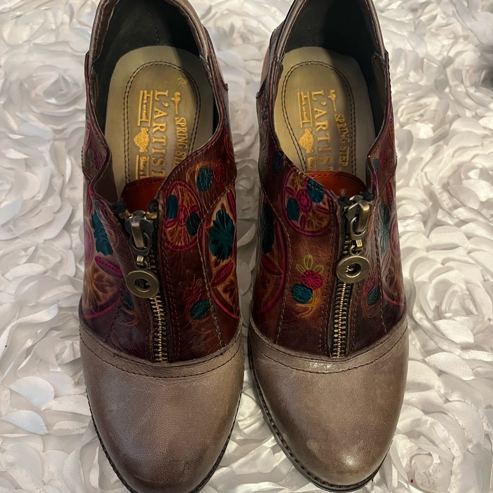 L’artiste heels